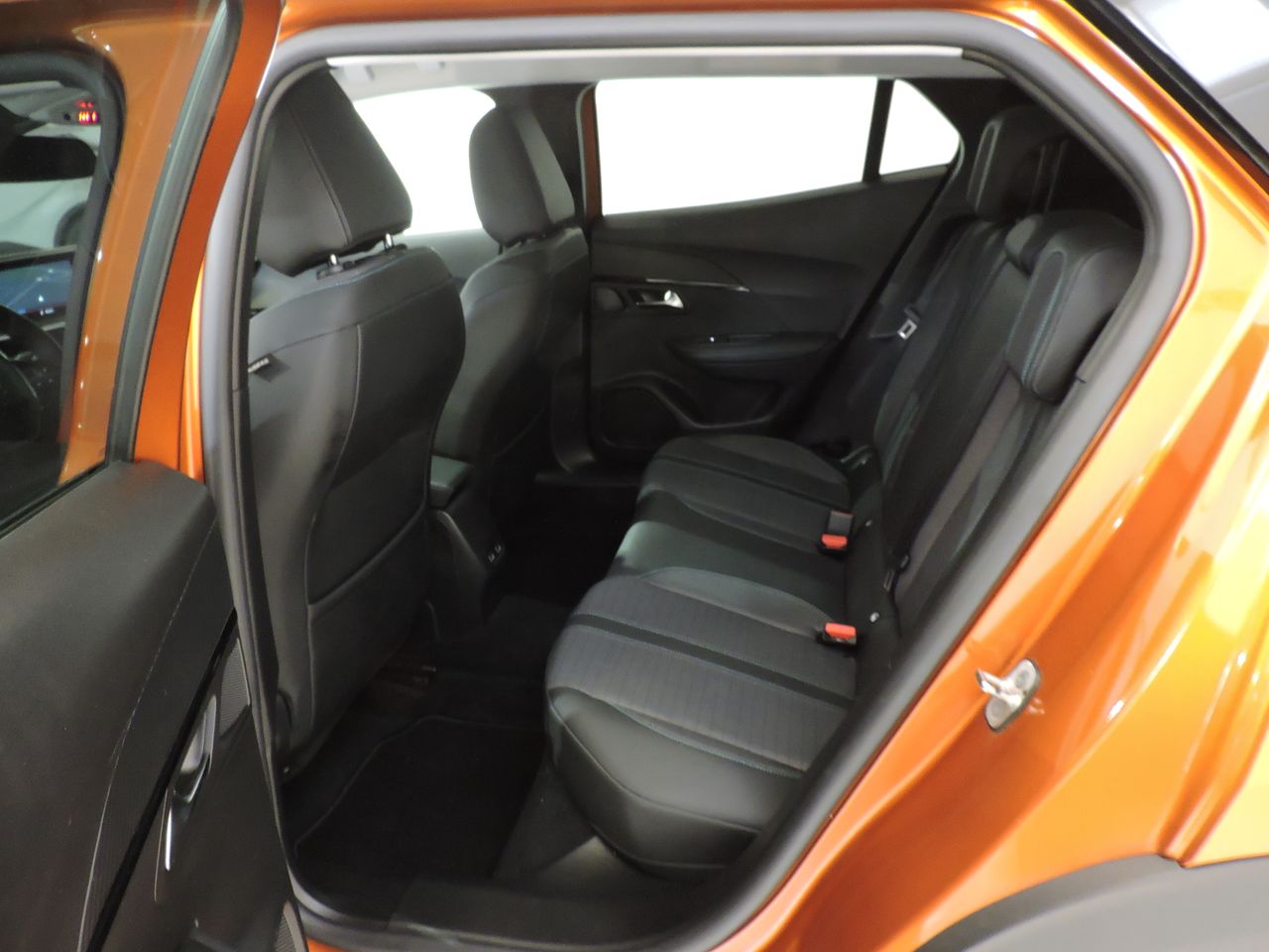 Peugeot 2008 Allure Pack BlueHDI 130 SS EAT8 - Foto 11