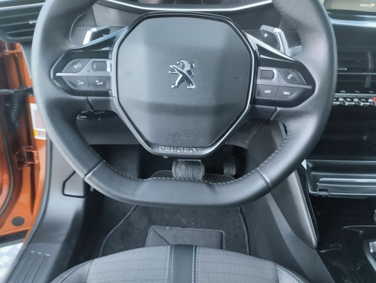 Peugeot 2008 Allure Pack BlueHDI 130 SS EAT8 - Foto 9