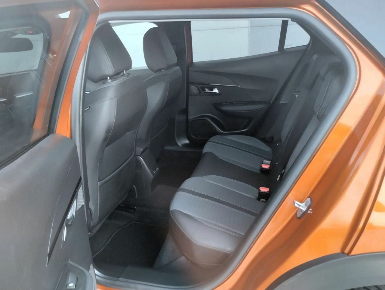 Peugeot 2008 Allure Pack BlueHDI 130 SS EAT8 - Foto 15