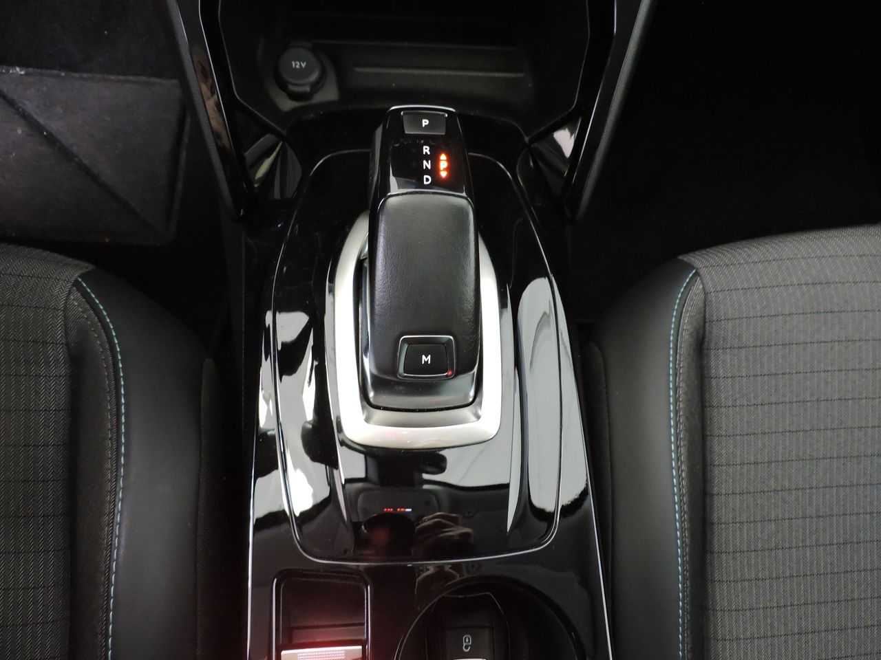 Peugeot 2008 Allure Pack BlueHDI 130 SS EAT8 - Foto 14