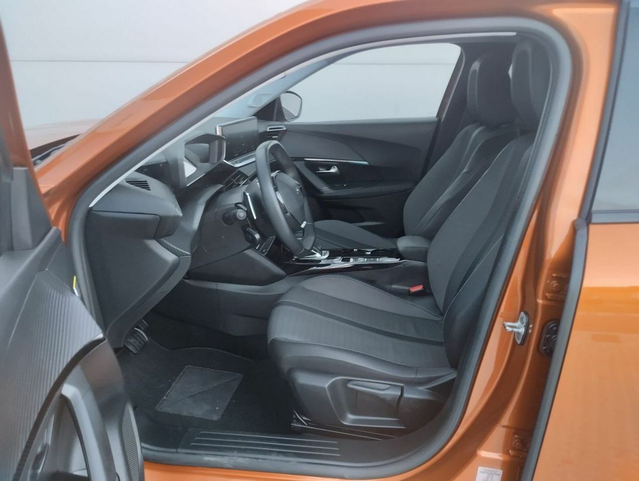 Peugeot 2008 Allure Pack BlueHDI 130 SS EAT8 - Foto 13