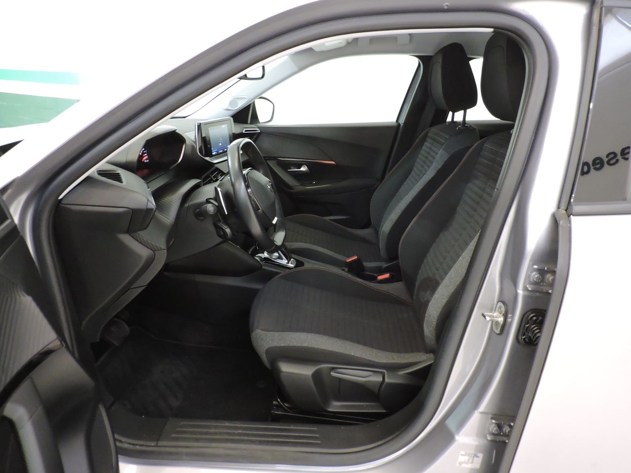 Peugeot 2008 Allure BlueHDI 130 SS EAT8 - Foto 9