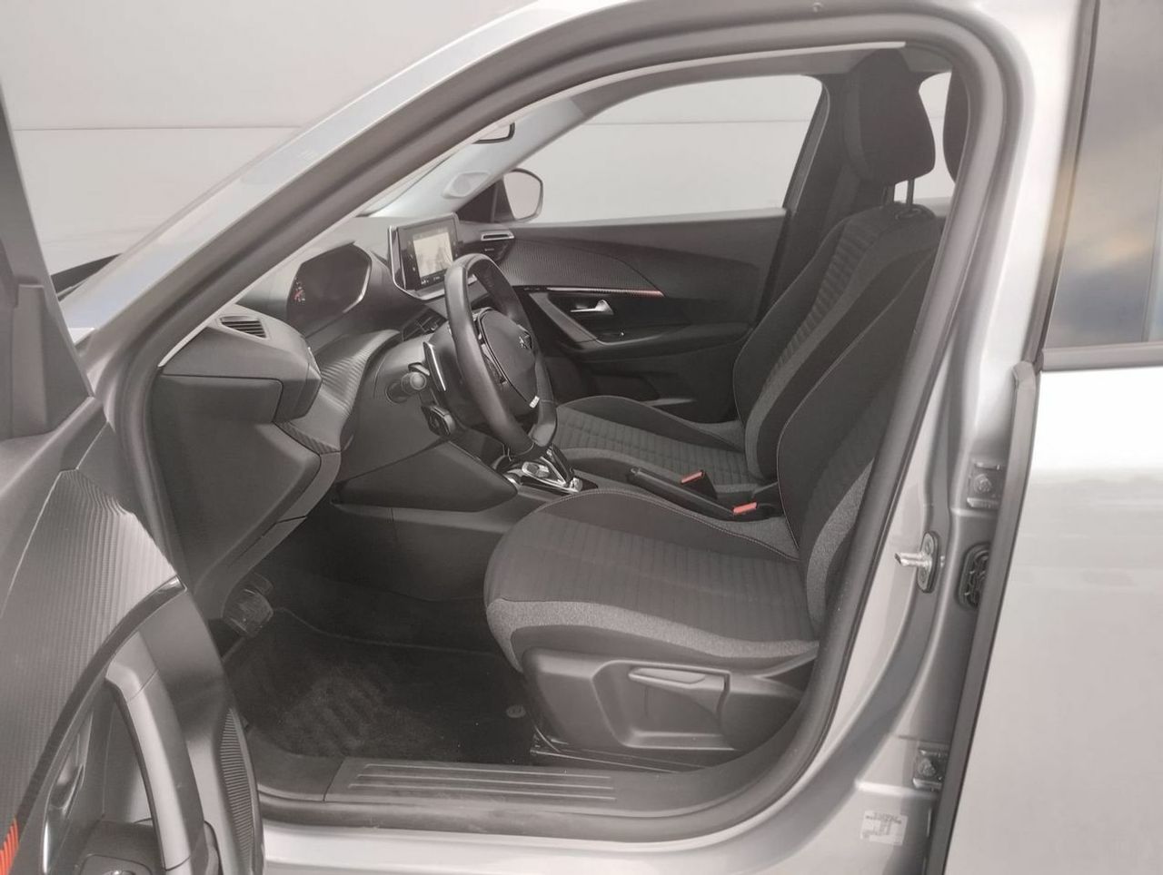 Peugeot 2008 Allure BlueHDI 130 SS EAT8 - Foto 9