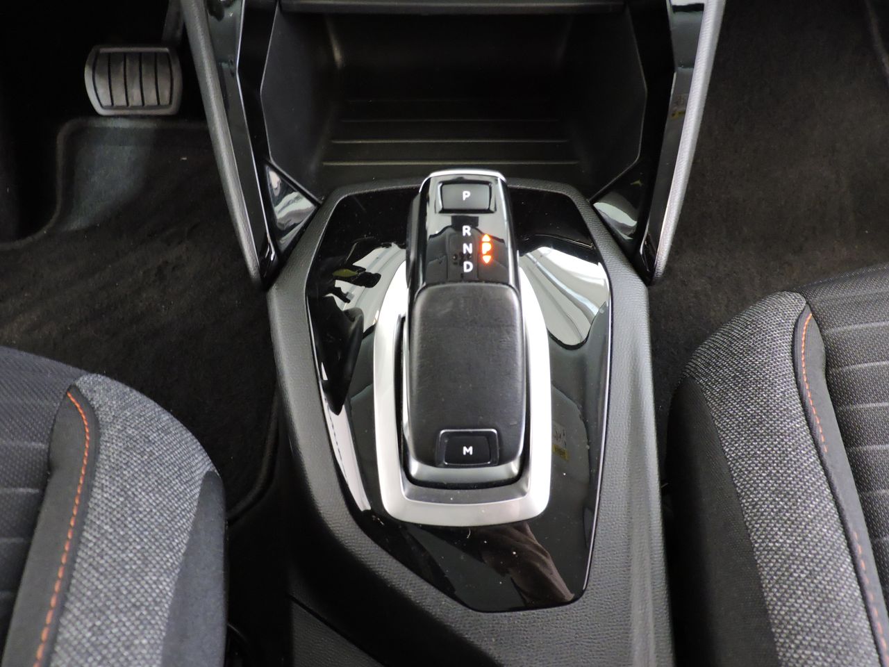 Peugeot 2008 Allure BlueHDI 130 SS EAT8 - Foto 13