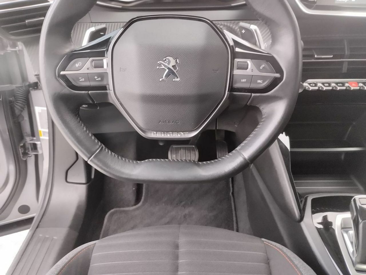 Peugeot 2008 Allure BlueHDI 130 SS EAT8 - Foto 12