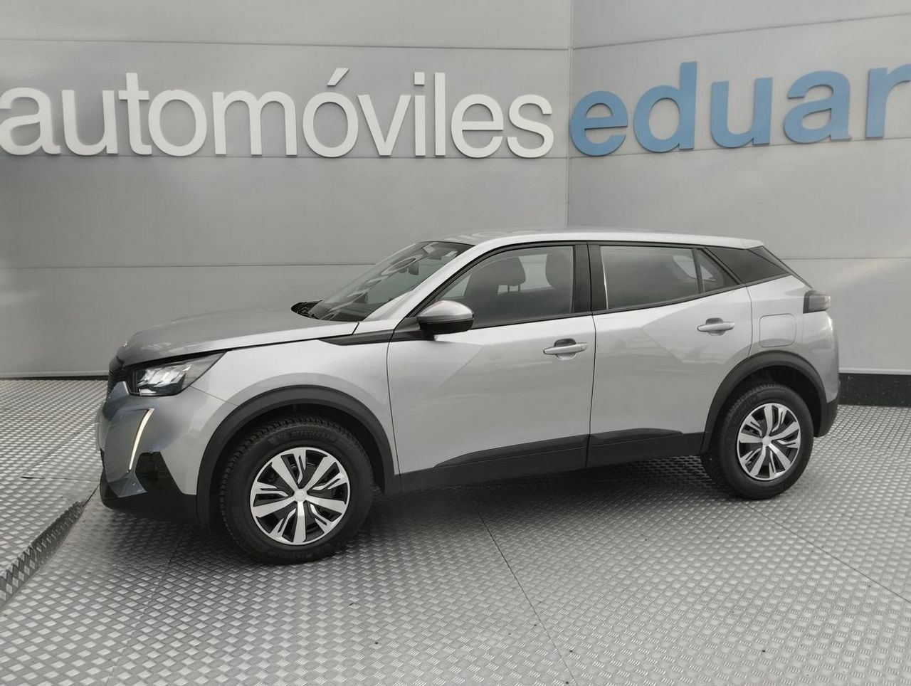 Peugeot 2008 Allure BlueHDI 130 SS EAT8 - Foto 4