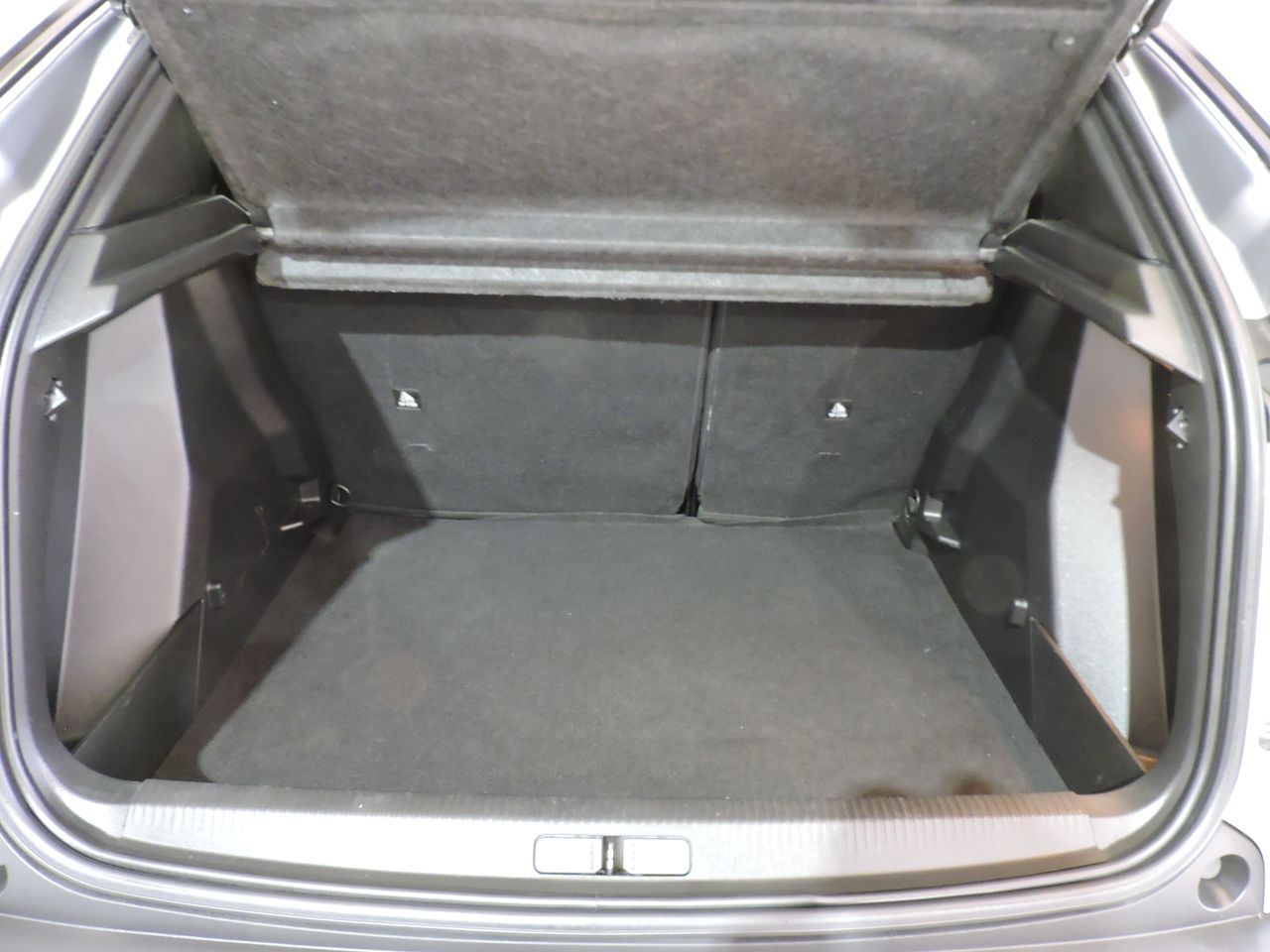 Peugeot 2008 Allure BlueHDI 130 SS EAT8 - Foto 15