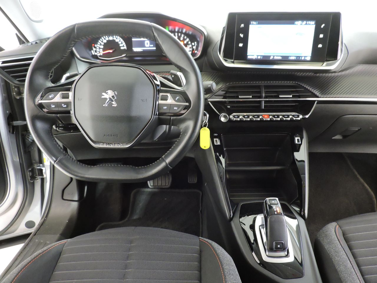 Peugeot 2008 Allure BlueHDI 130 SS EAT8 - Foto 8