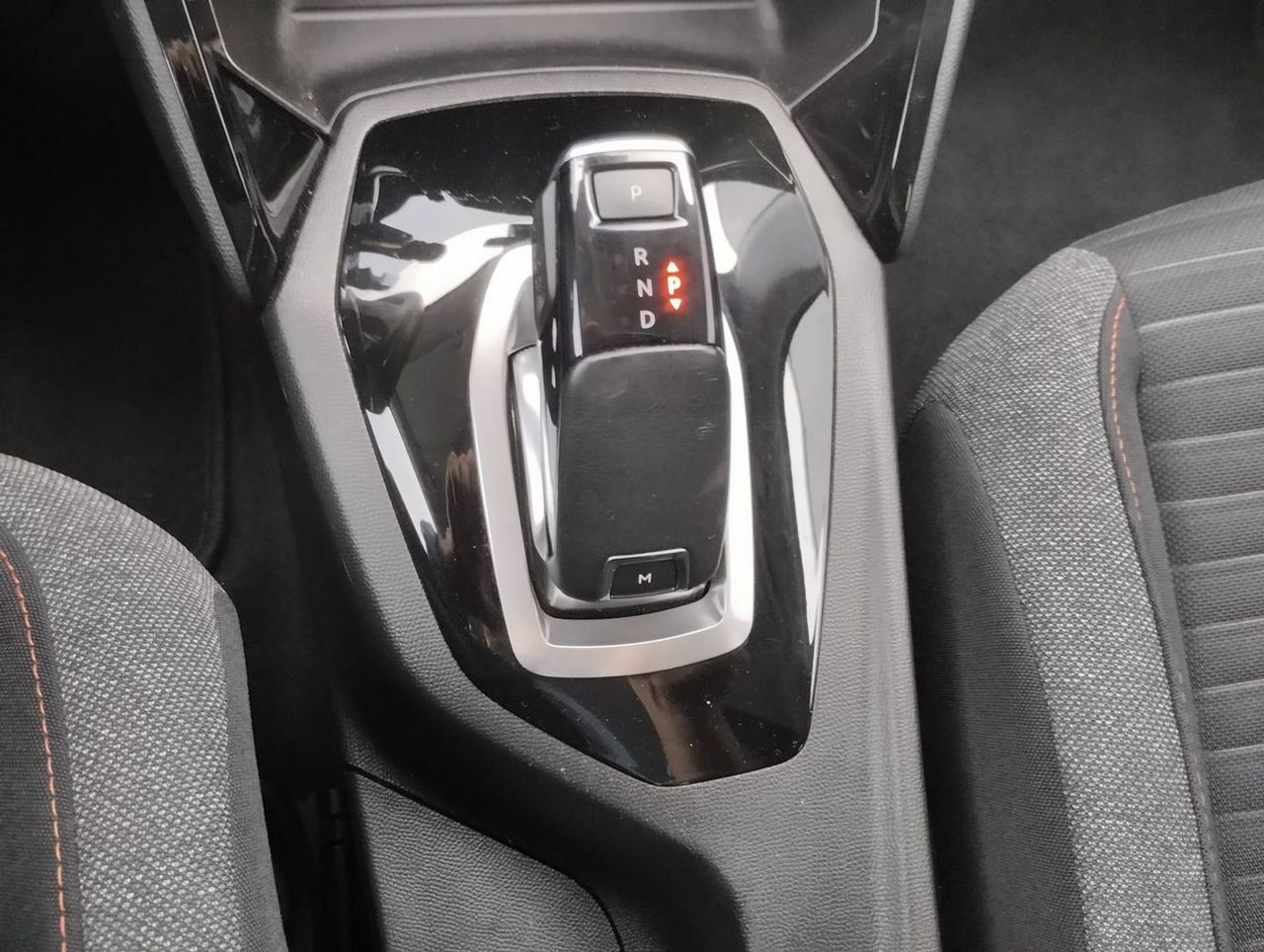 Peugeot 2008 Allure BlueHDI 130 SS EAT8 - Foto 14