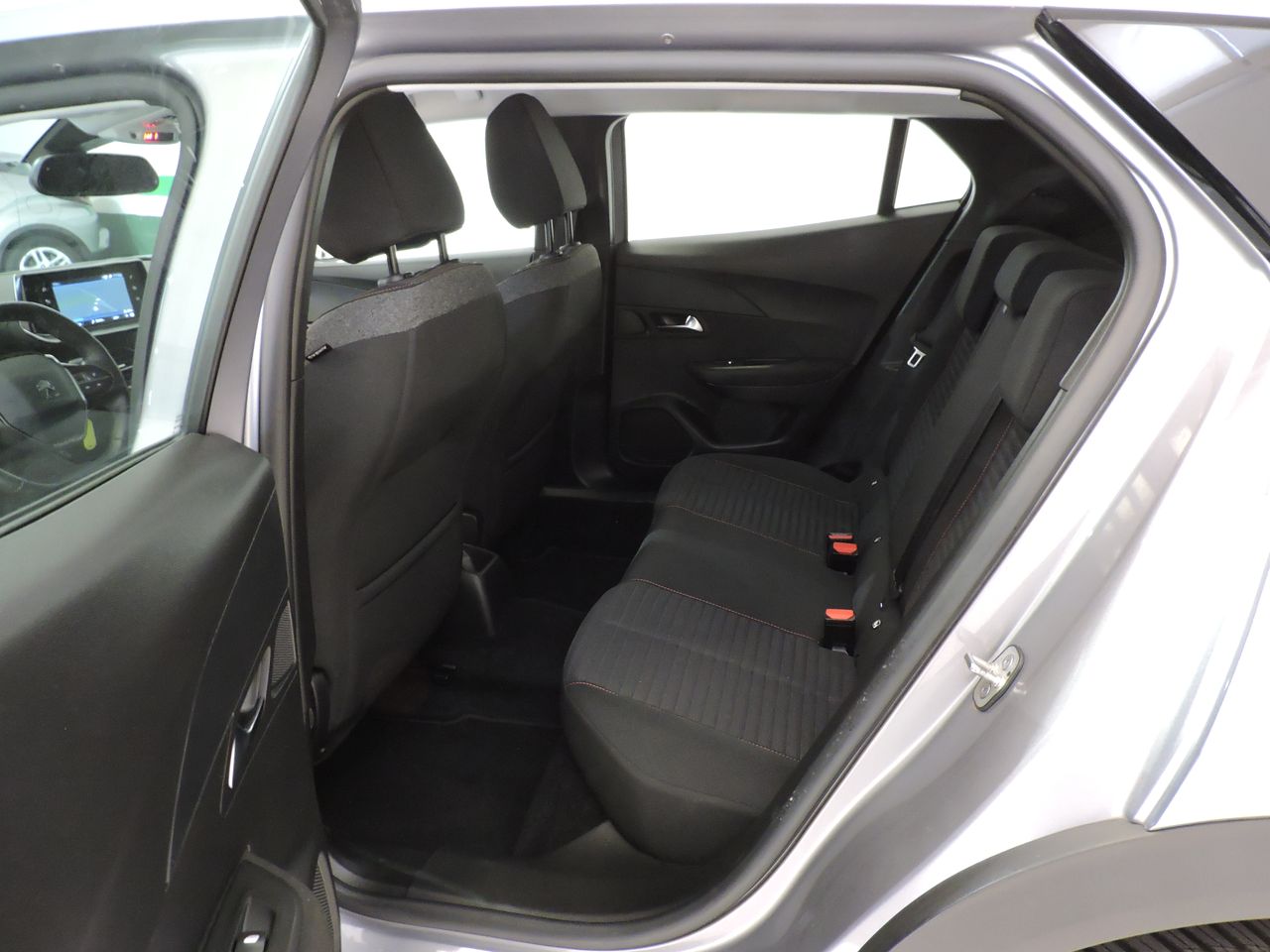 Peugeot 2008 Allure BlueHDI 130 SS EAT8 - Foto 11