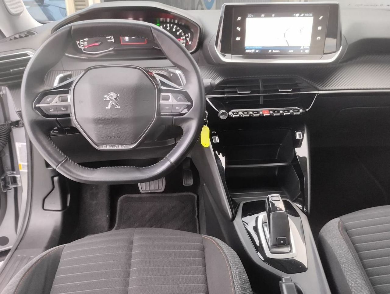 Peugeot 2008 Allure BlueHDI 130 SS EAT8 - Foto 8