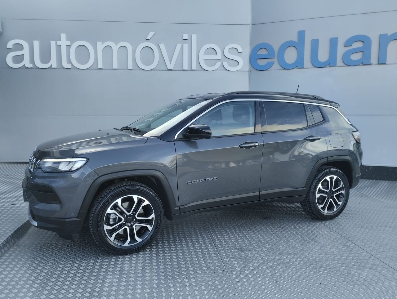 Jeep Compass 1.3 T4 PHEV 190CV LIMITED 4XE AUTO - Foto 4