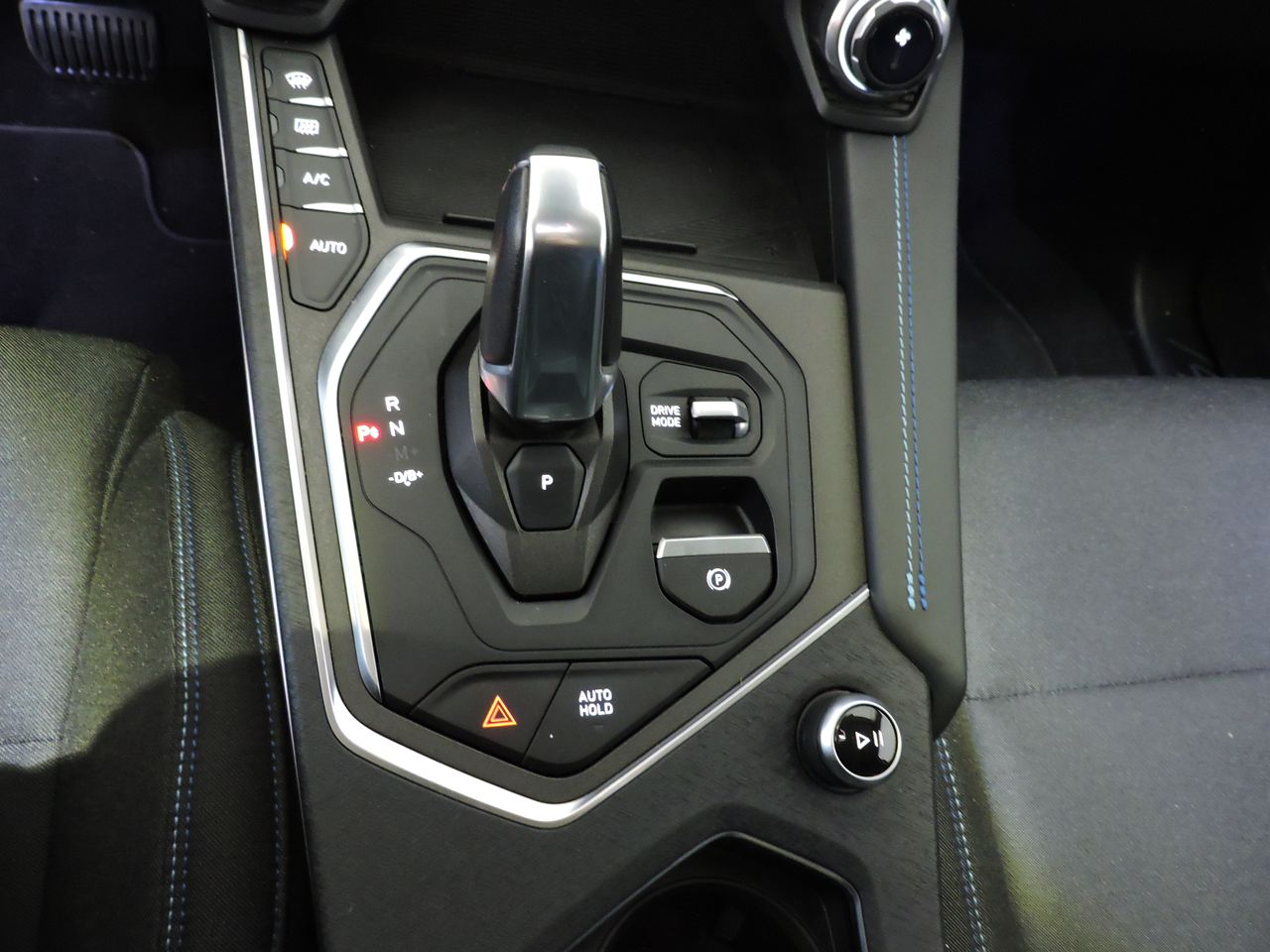 Lynk & Co 01 1.5T PHEV - Foto 14