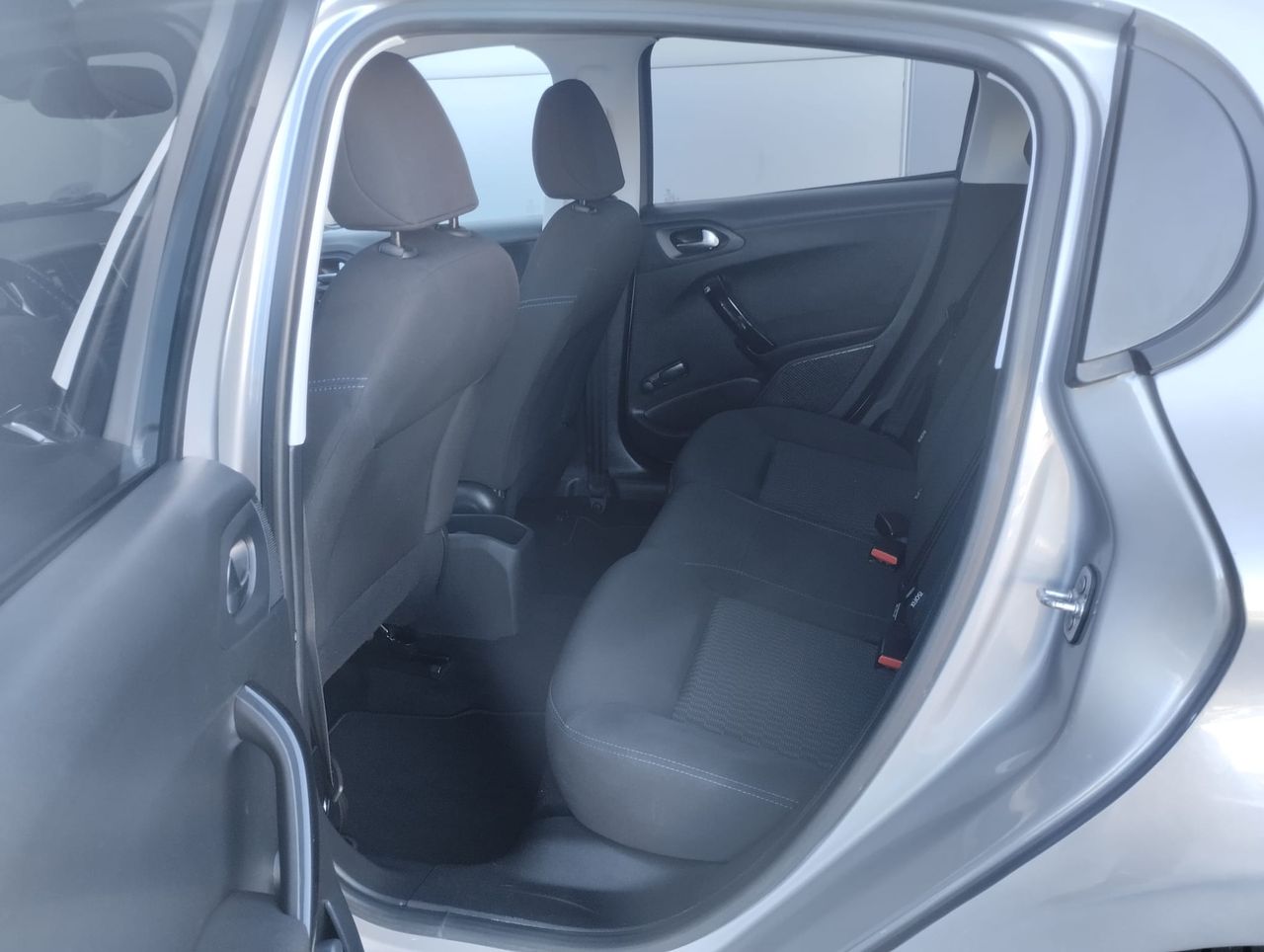 Peugeot 208 5p Signature 1.2 PureTech 82 S&S - Foto 11