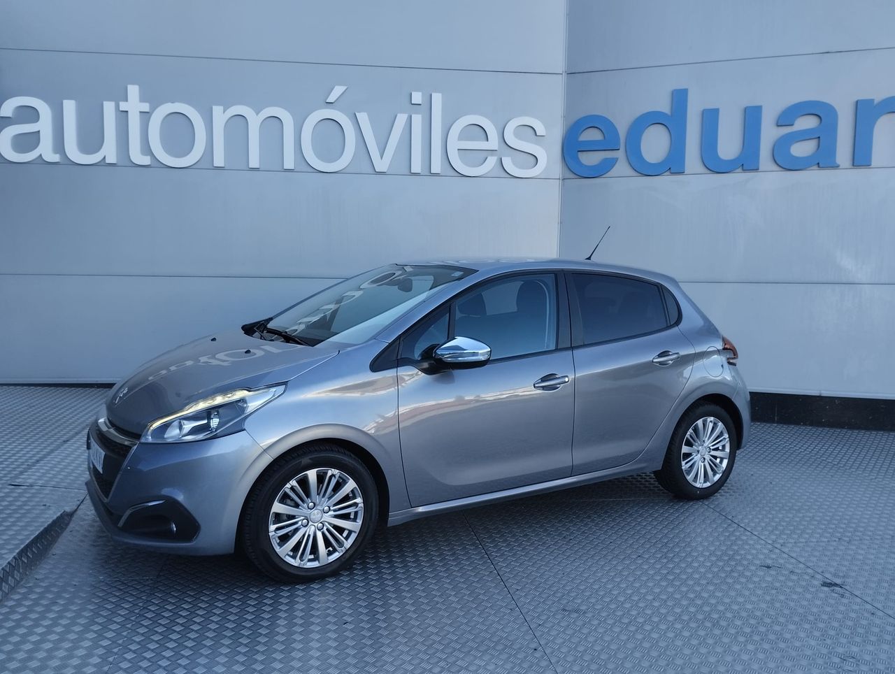 Peugeot 208 5p Signature 1.2 PureTech 82 S&S - Foto 4