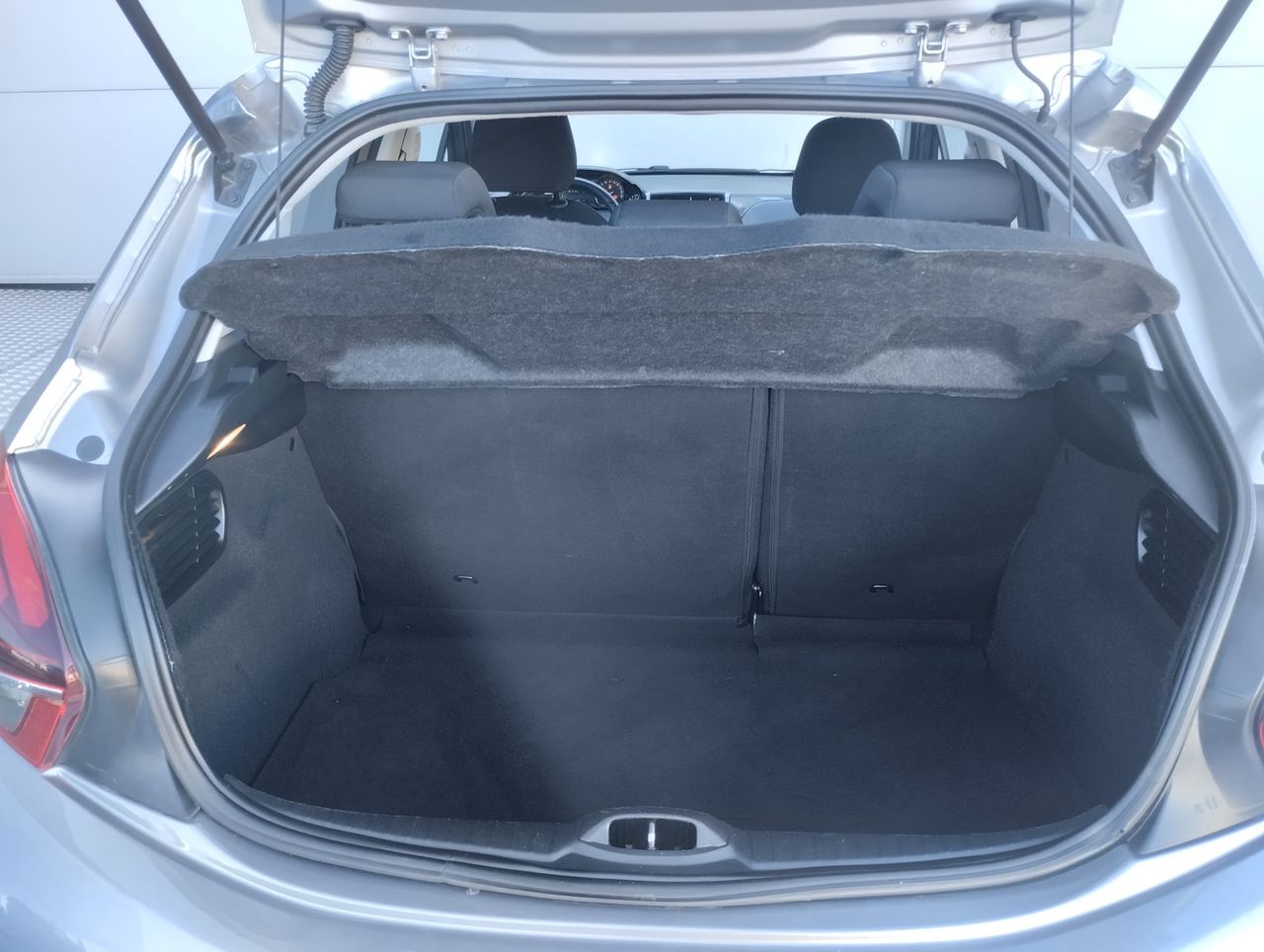 Peugeot 208 5p Signature 1.2 PureTech 82 S&S - Foto 14