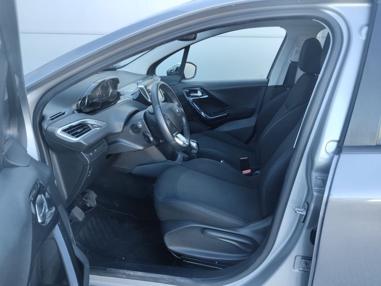 Peugeot 208 5p Signature 1.2 PureTech 82 S&S - Foto 9