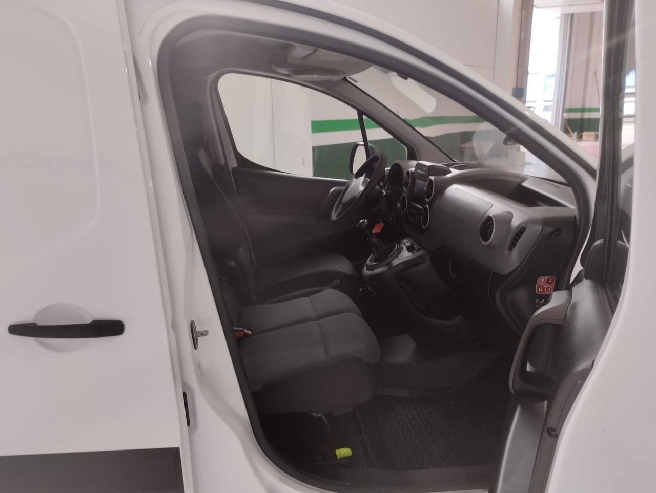 Peugeot Partner L1 PREMIUM PACK 1.6 HDI 100CV BVM5 E6 - Foto 10