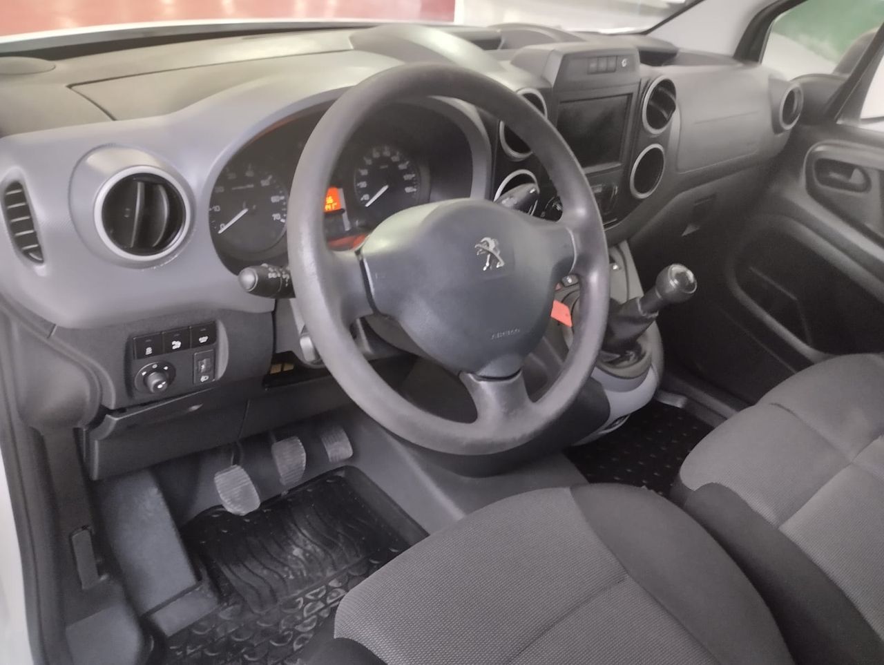 Peugeot Partner L1 PREMIUM PACK 1.6 HDI 100CV BVM5 E6 - Foto 7