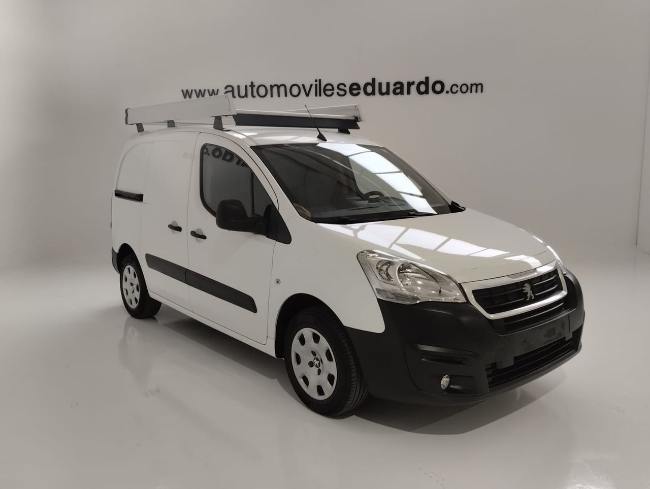 Peugeot Partner L1 PREMIUM PACK 1.6 HDI 100CV BVM5 E6 - Foto 4