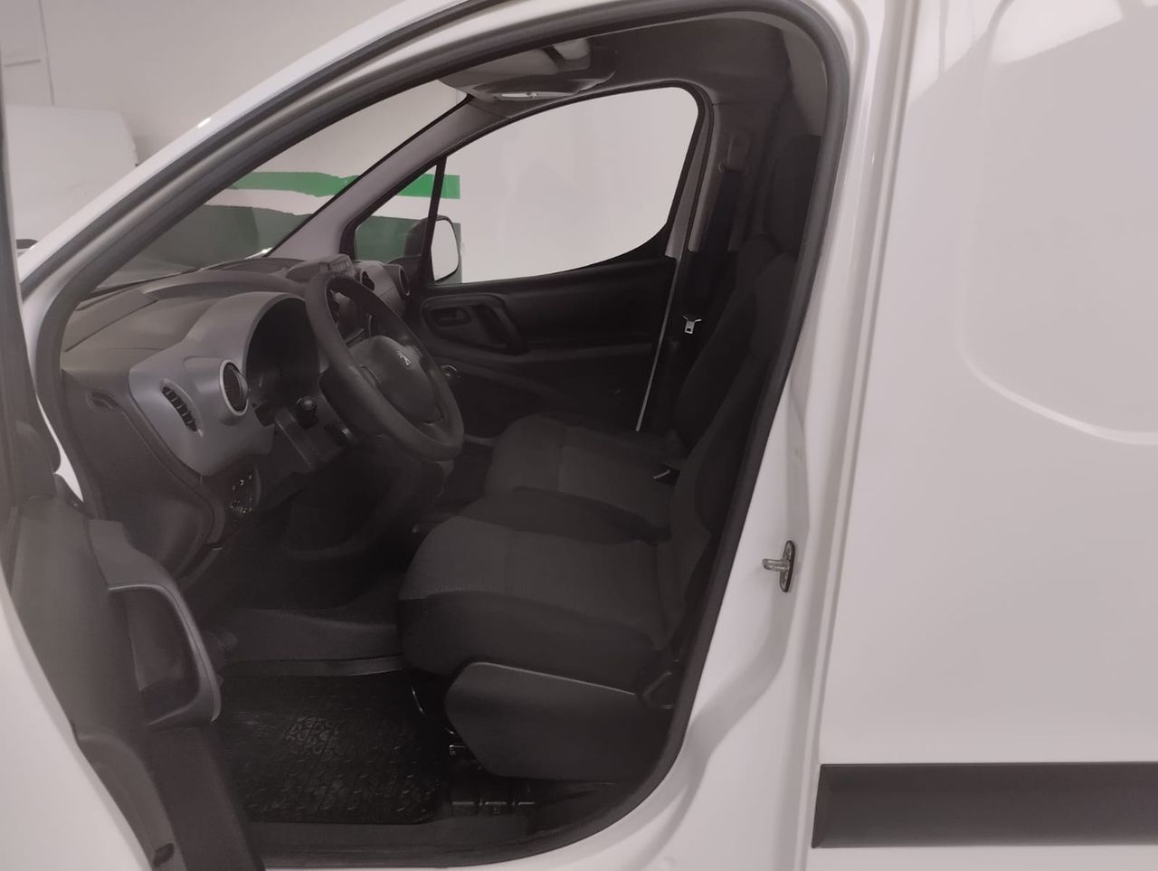 Peugeot Partner L1 PREMIUM PACK 1.6 HDI 100CV BVM5 E6 - Foto 9