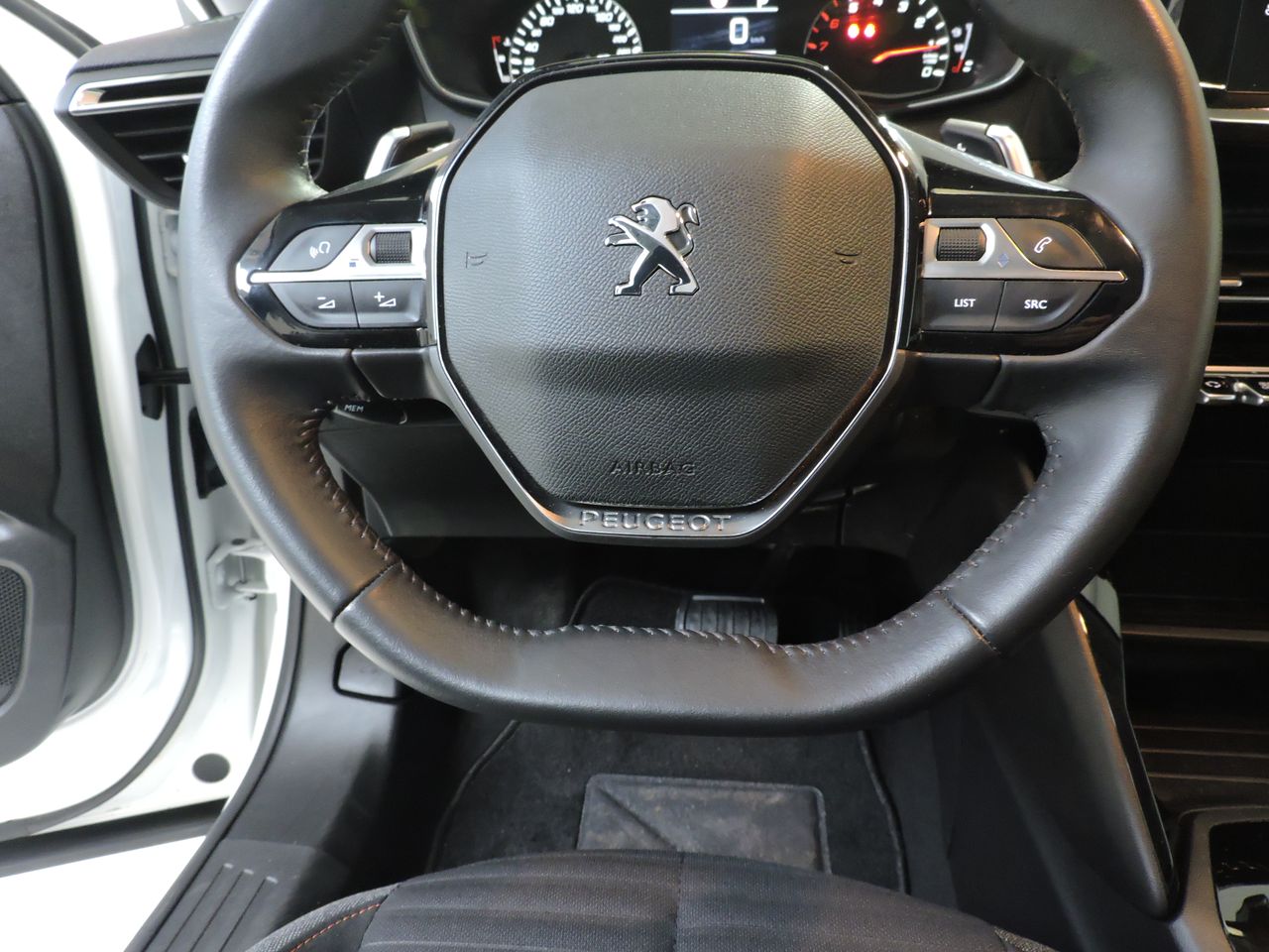 Peugeot 2008 Active Business 1.5 HDi 130CV - Foto 9