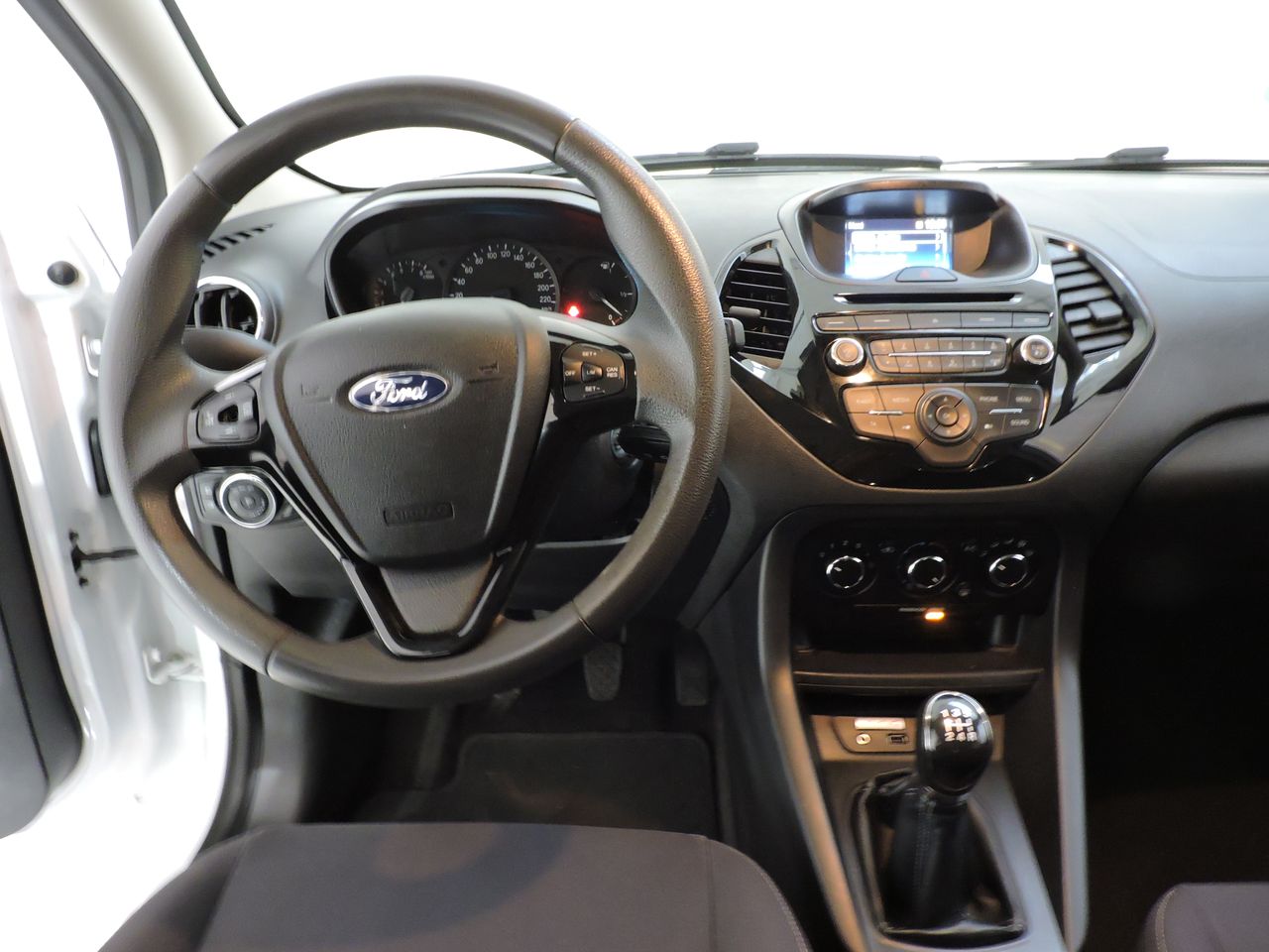 Ford Ka KA+ Ultimate 1.19 Ti-VCT 63 kW (85 CV) - Foto 8