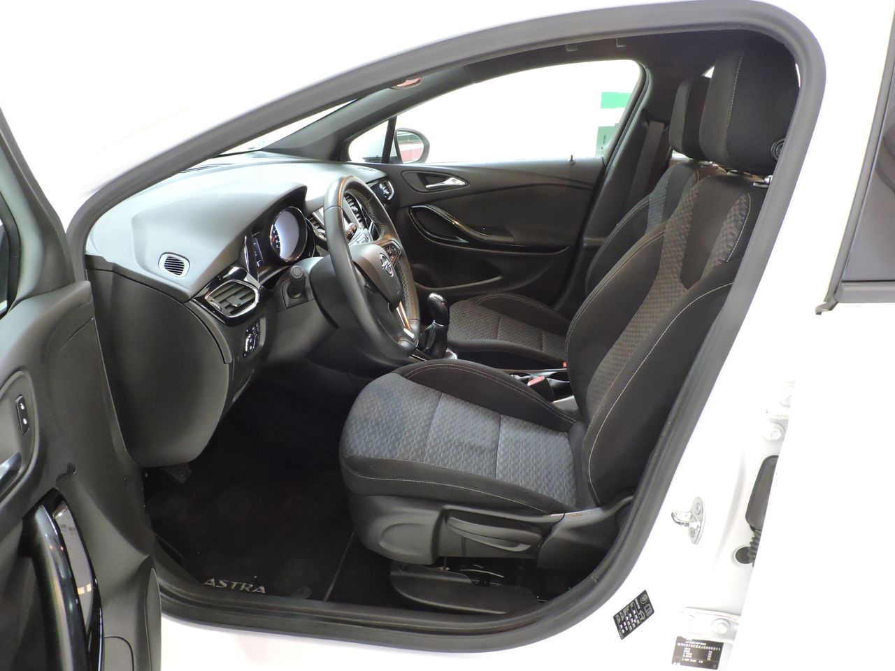 Opel Astra 5p Dynamic 1.4 Turbo 92 kW (125 CV) - Foto 8