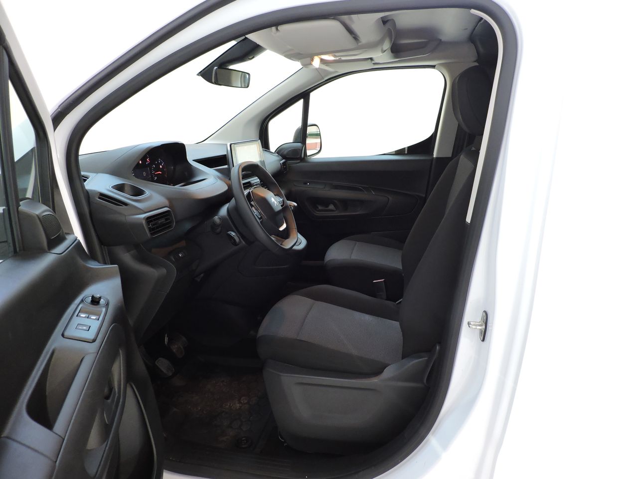 Peugeot Partner PARTNER VAN SWB DIESEL 1.5 BlueHDi 102cv L1 STD Light - Foto 10