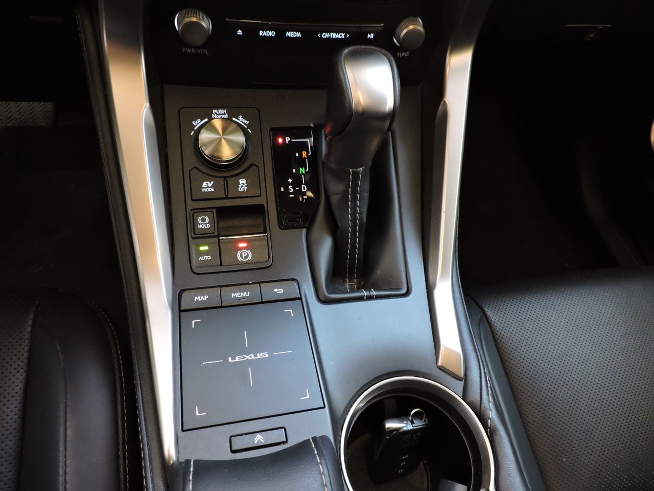 Lexus NX NX 300H Luxe 4WD AUTO - Foto 15