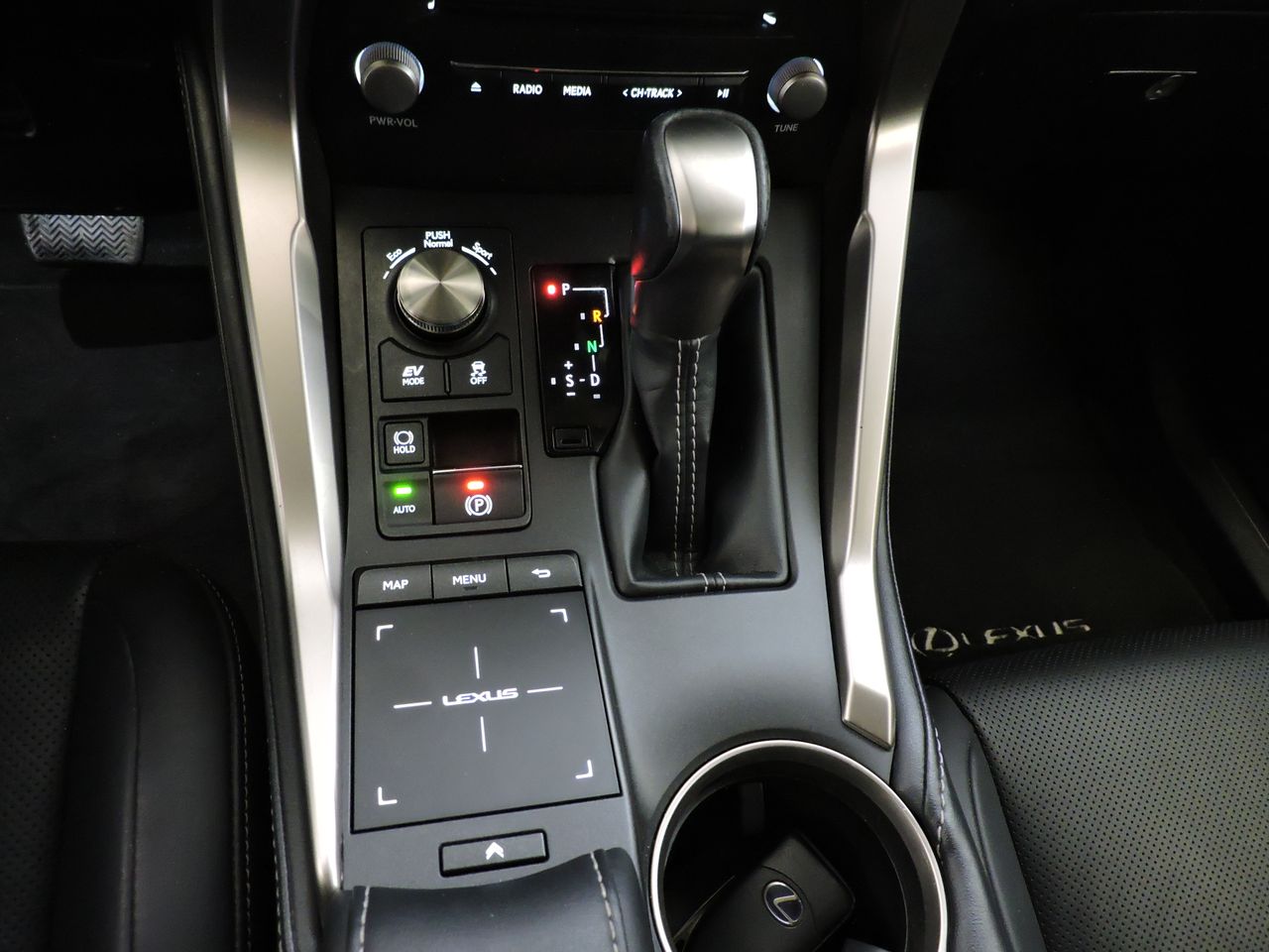 Lexus NX NX 300H Luxe 4WD AUTO - Foto 13