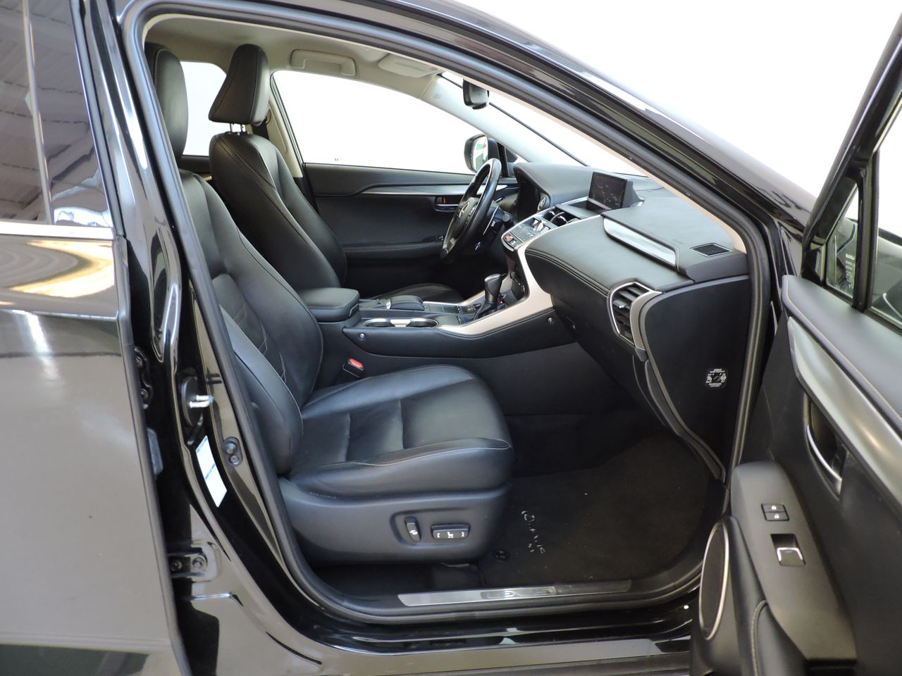 Lexus NX NX 300H Luxe 4WD AUTO - Foto 10