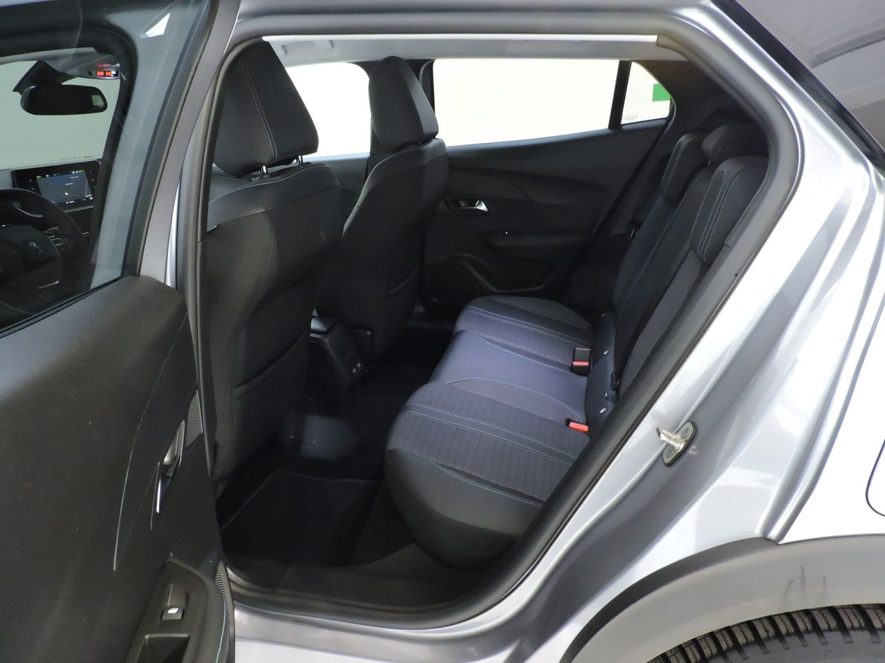 Peugeot e-2008 E-2008 Allure 136CV - Foto 11