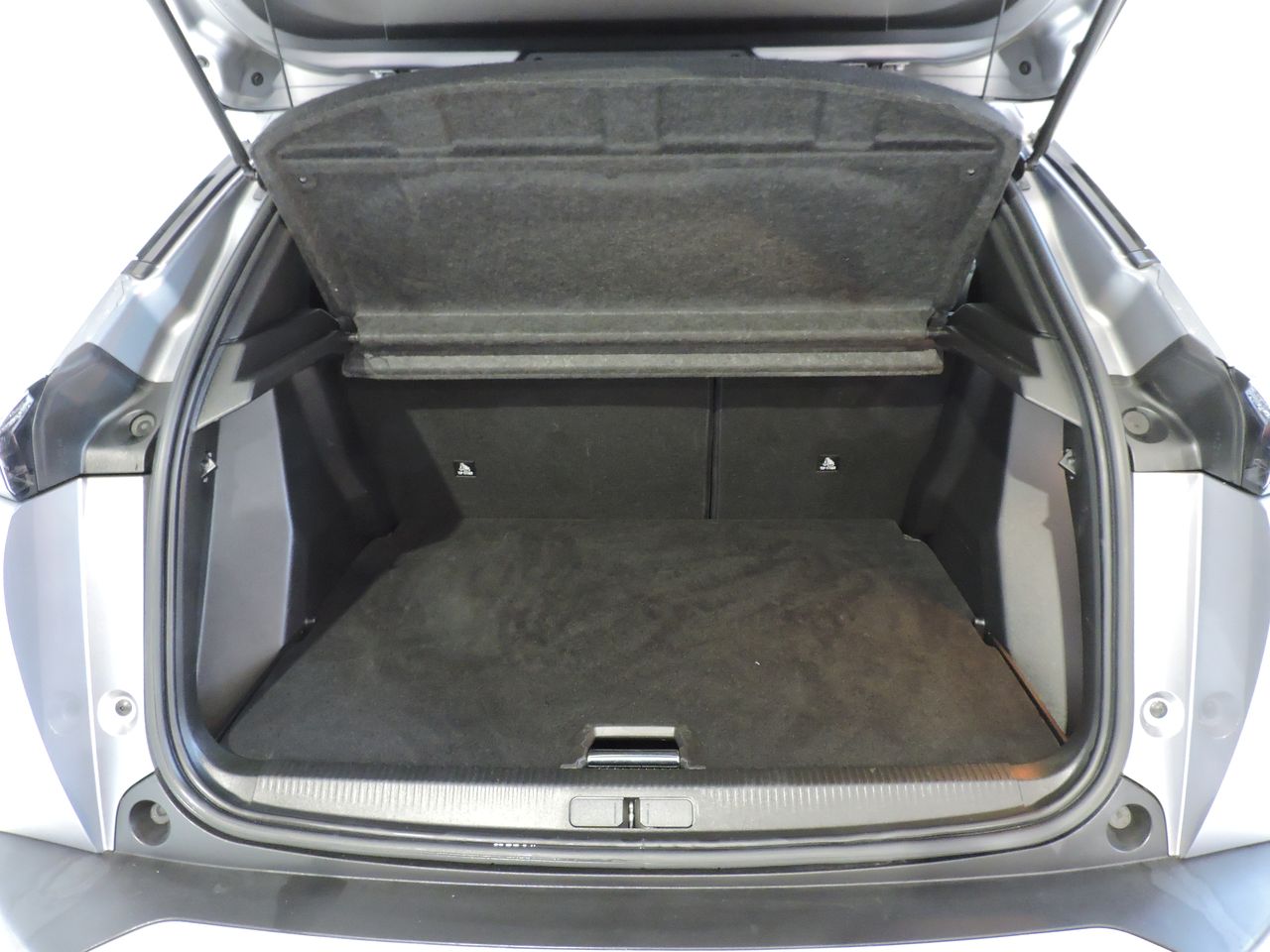 Peugeot e-2008 E-2008 Allure 136CV - Foto 17