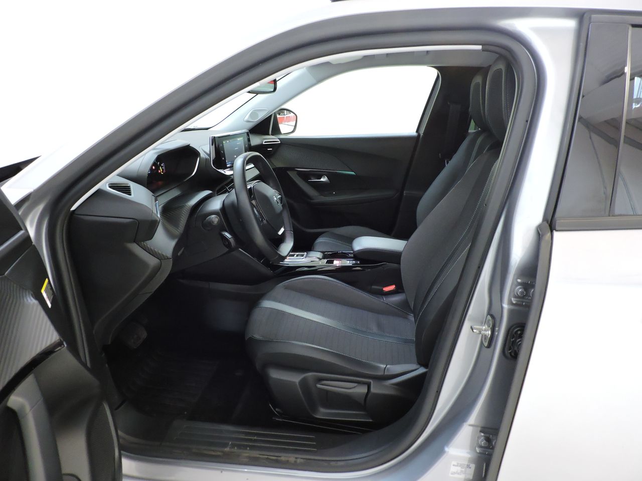 Peugeot e-2008 E-2008 Allure 136CV - Foto 9