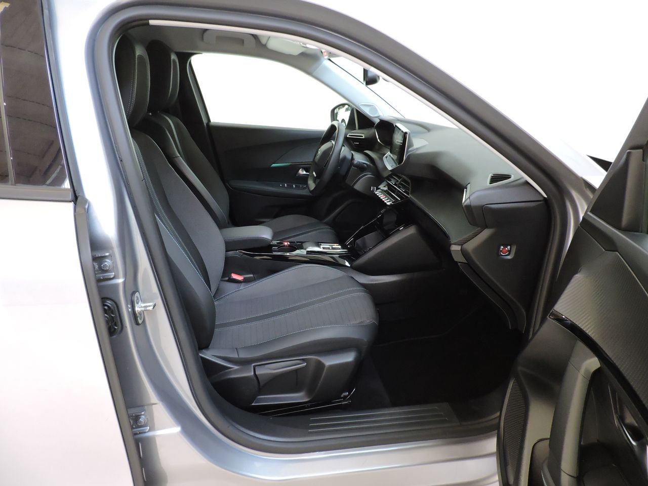 Peugeot e-2008 E-2008 Allure 136CV - Foto 10