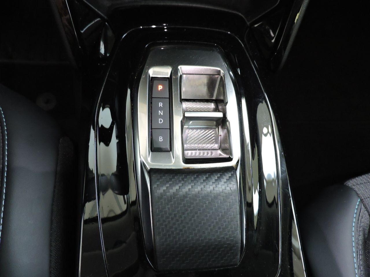 Peugeot e-2008 E-2008 Allure 136CV - Foto 15