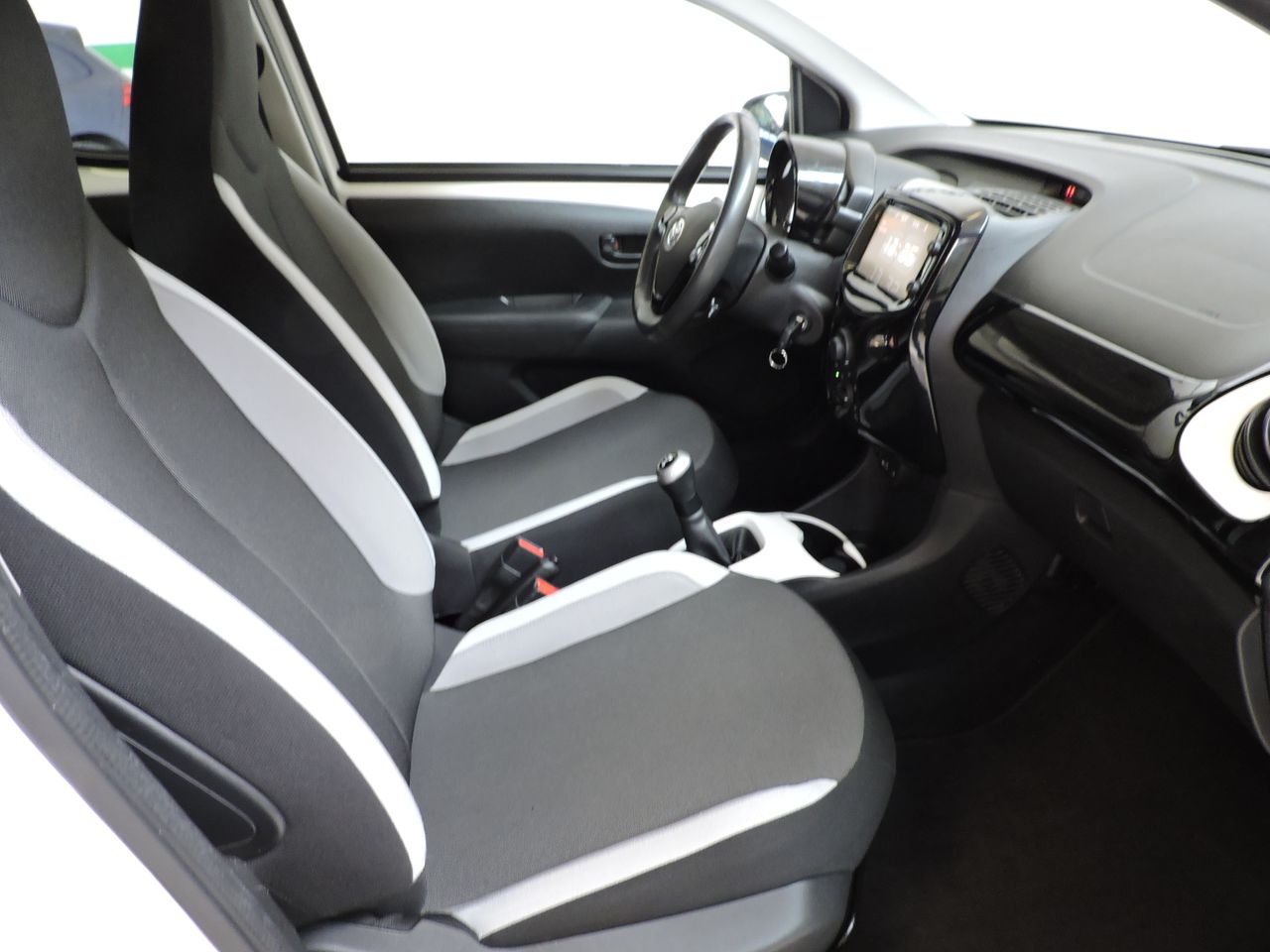 Toyota Aygo 5p 70 x-play - Foto 10