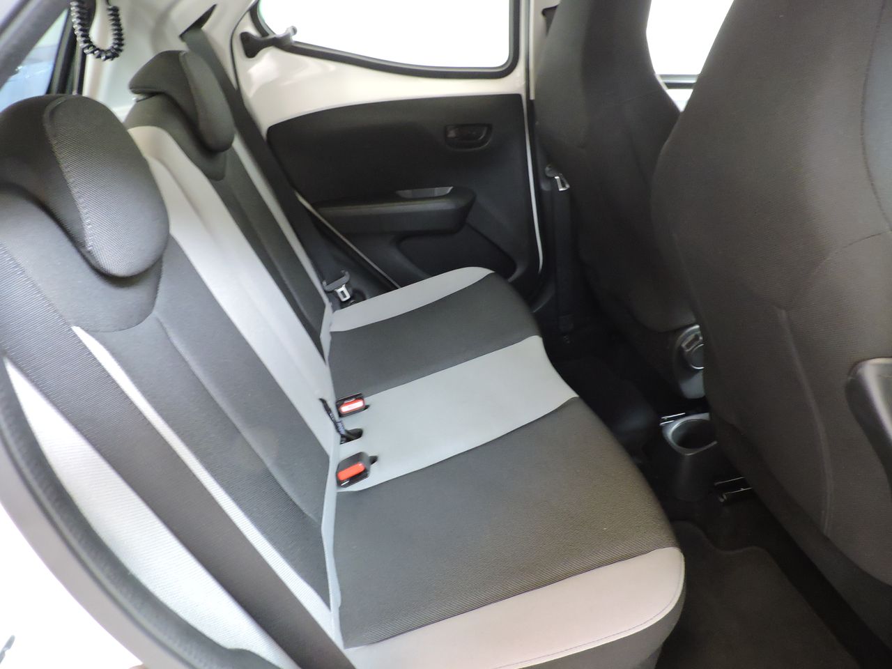 Toyota Aygo 5p 70 x-play - Foto 12