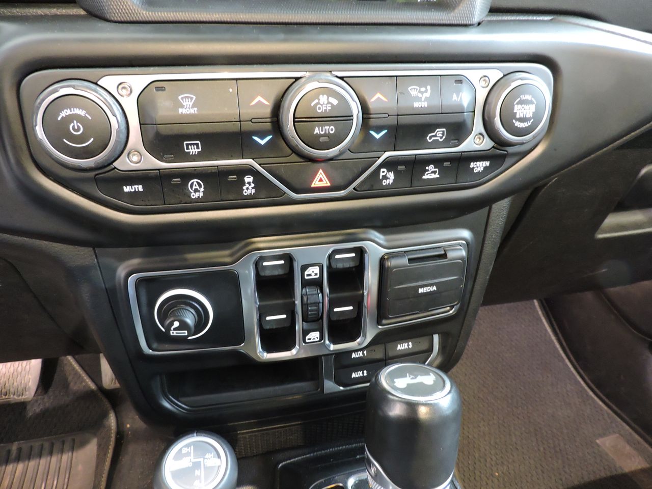 Jeep Wrangler 2.0T UNLIMITED 80TH ANNIVERSARY AUTO 4WD - Foto 10