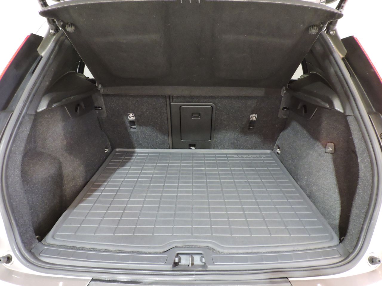 Volvo XC40 T4 RECHARGE GEARTRONIC INSCRIPTION EXPRESSION 5P - Foto 17