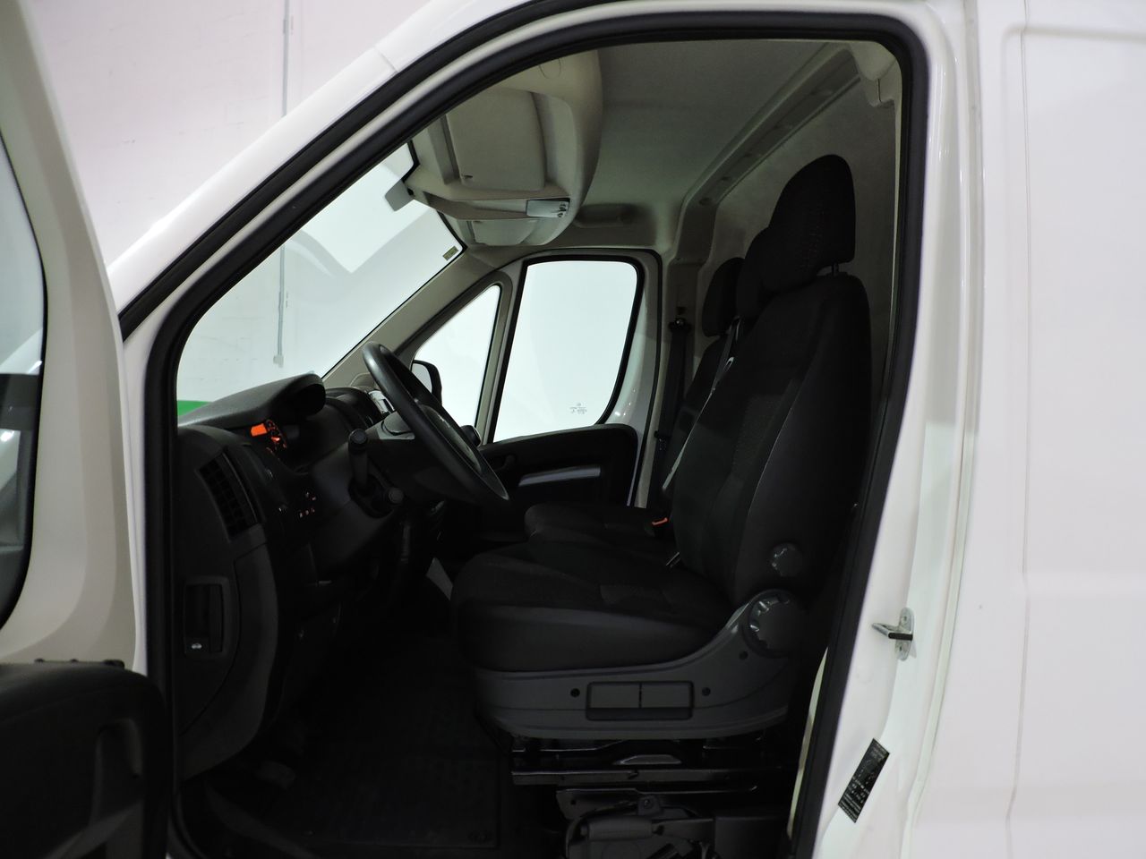 Peugeot Boxer BOXER FURGON 2.2BLUEHDI L1H1 S&S - Foto 9