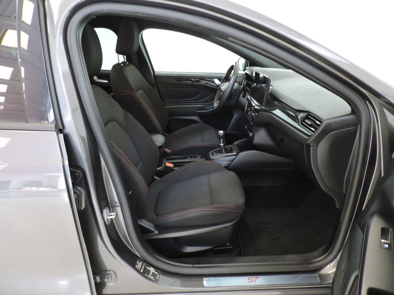 Ford Focus 1.0 ECOBOOST MHEV 125CV ST LINE - Foto 11