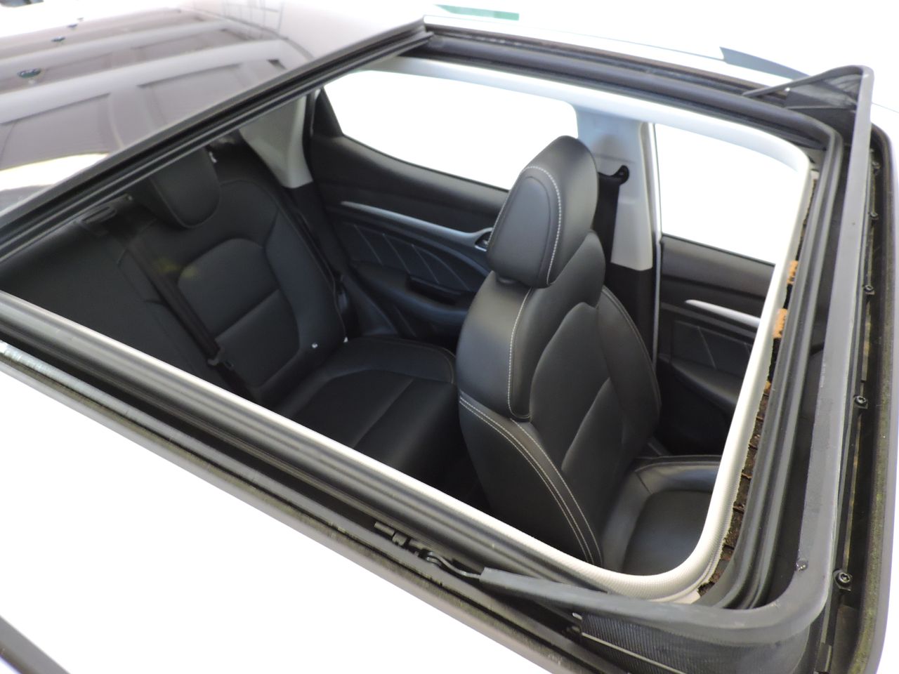 MG ZS EV Luxury - Foto 16