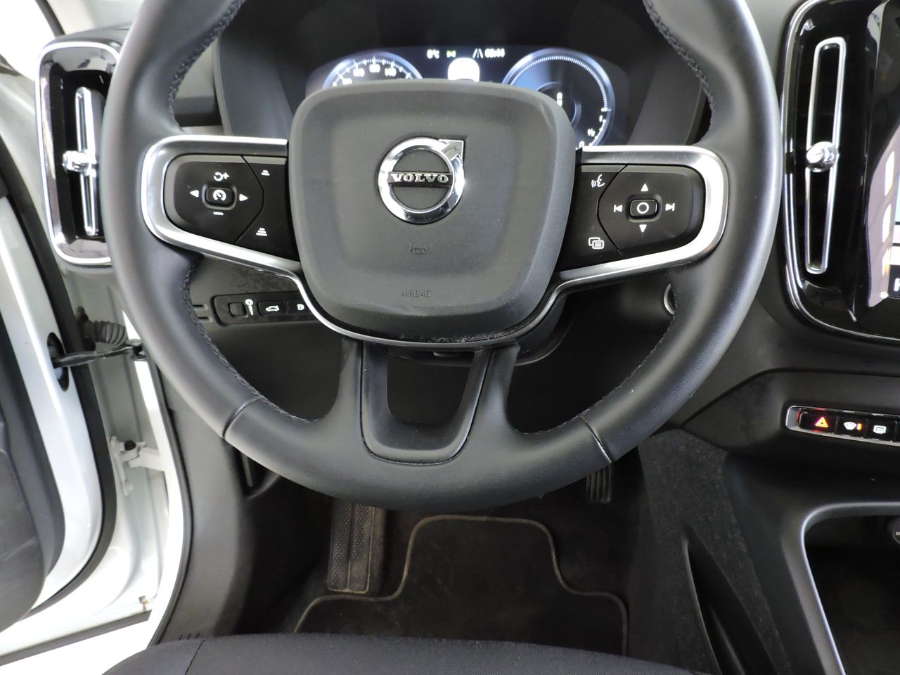 Volvo XC40 1.5 T4 PHEV 129CV INSCRIPTION EXPRESSION 5P - Foto 9