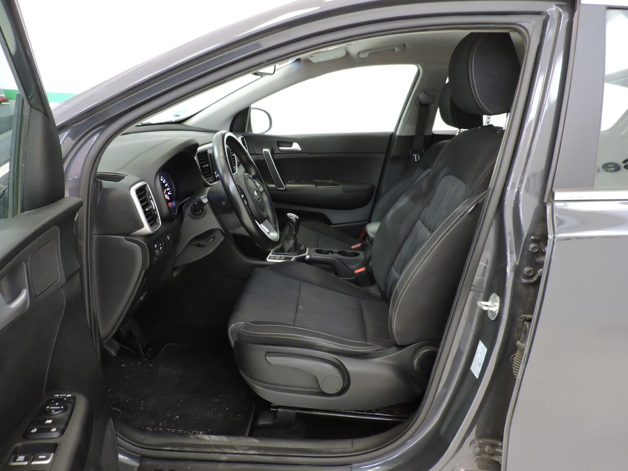 Kia Sportage 1.6 MHEV Business 136CV 4x2 - Foto 9