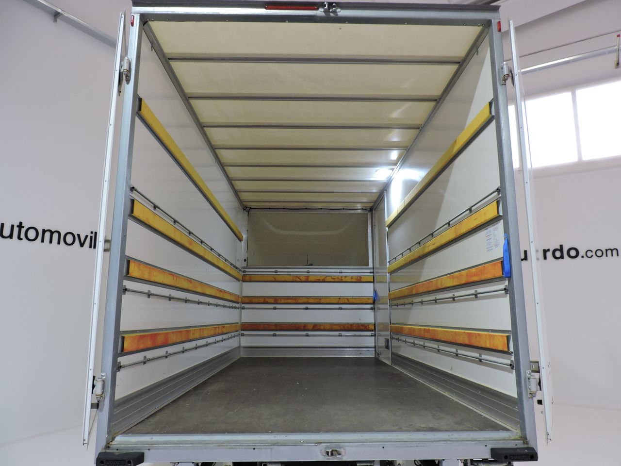 Citroën Jumper Chassis cab 4-35 L4 BlueHDi 140 S&S BVM6 Control - Foto 12