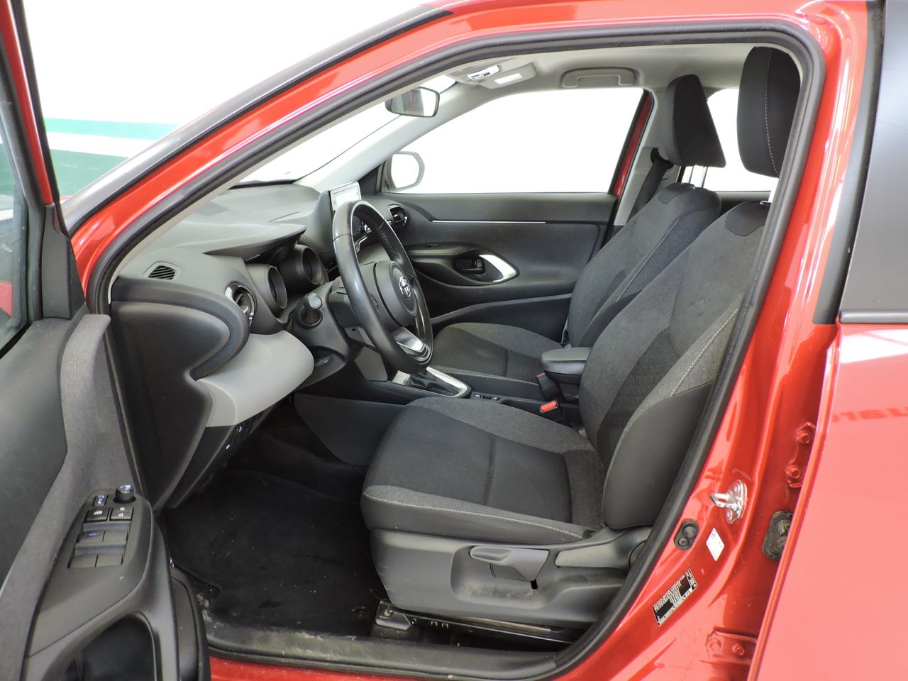 Toyota Yaris Cross Hybrid 1.5 HYBRID 116H DYNAMIC BUSINESS BEYOND - Foto 9