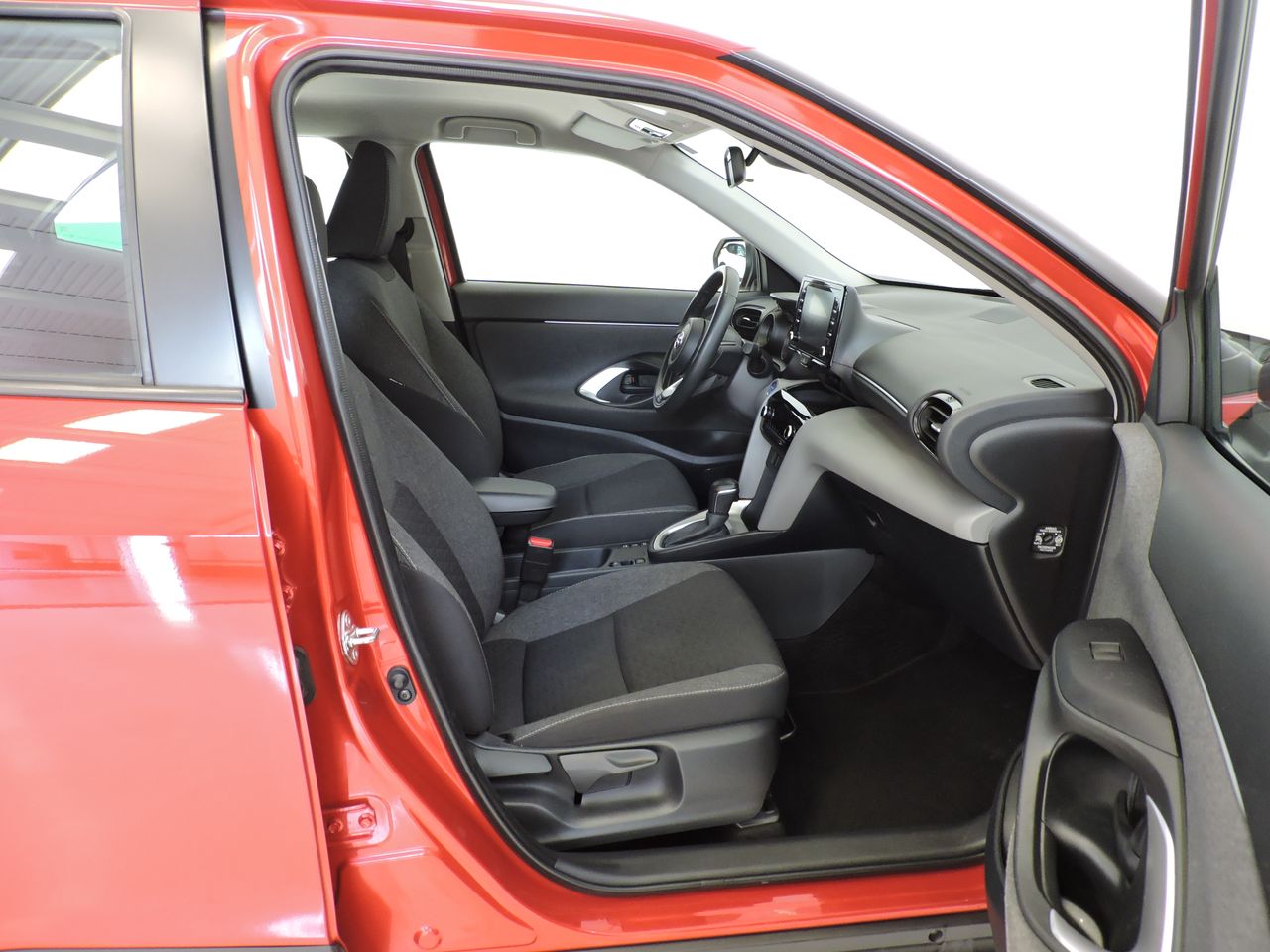 Toyota Yaris Cross 1.5 HYBRID 116H DYNAMIC BUSINESS BEYOND - Foto 10