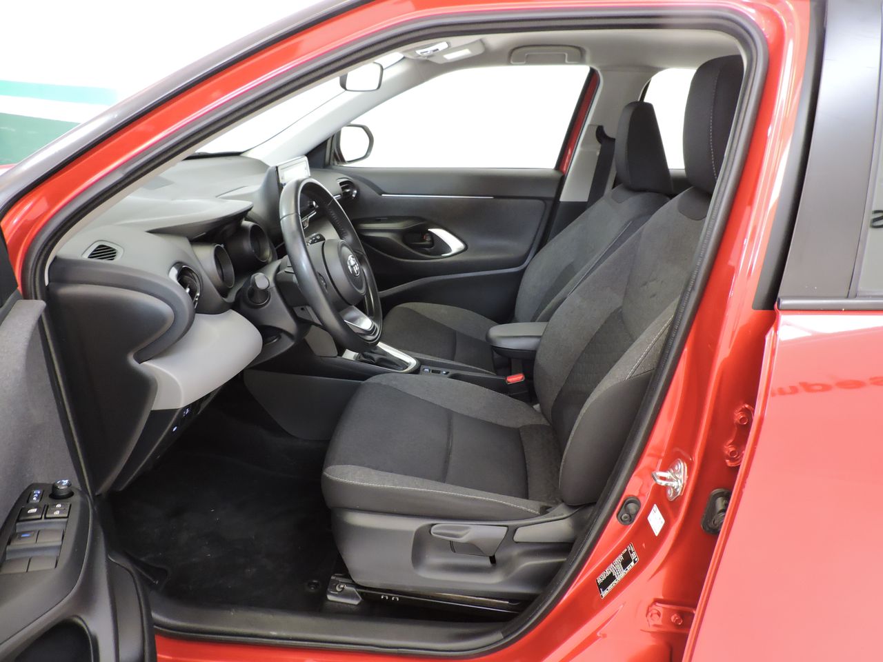 Toyota Yaris Cross 1.5 HYBRID 116H DYNAMIC BUSINESS BEYOND - Foto 9